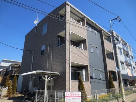 ウィチャー・レジデンス外観写真