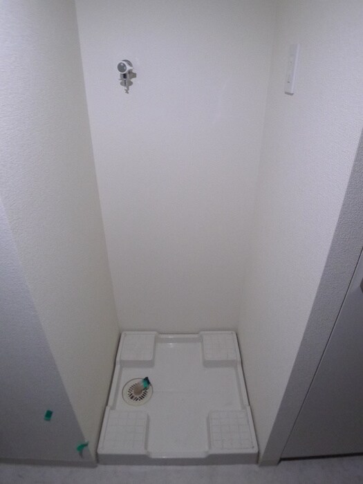 物件内観写真12　(洗濯機置場)