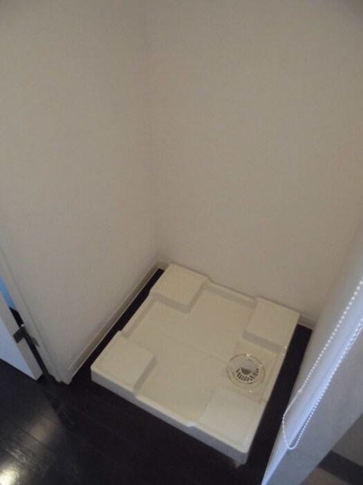 物件内観写真12　(洗濯機置場)