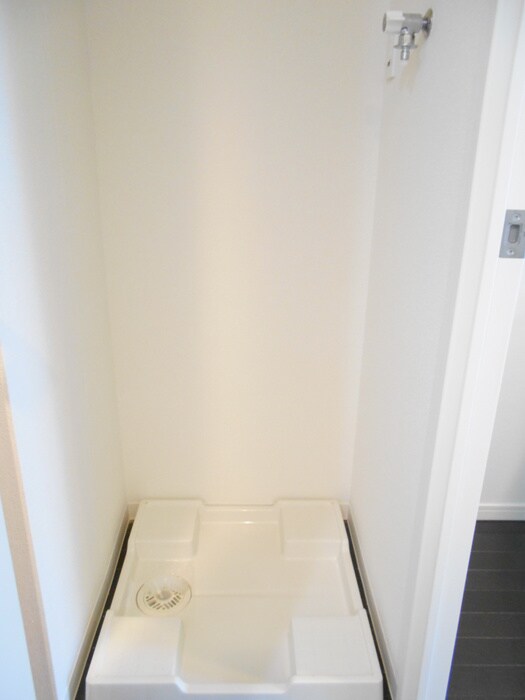 物件内観写真12　(洗濯機置場)