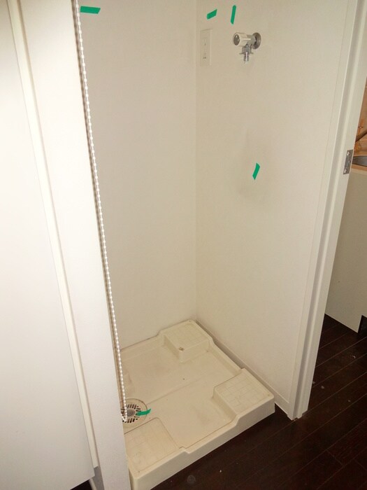 物件内観写真12　(洗濯機置場)