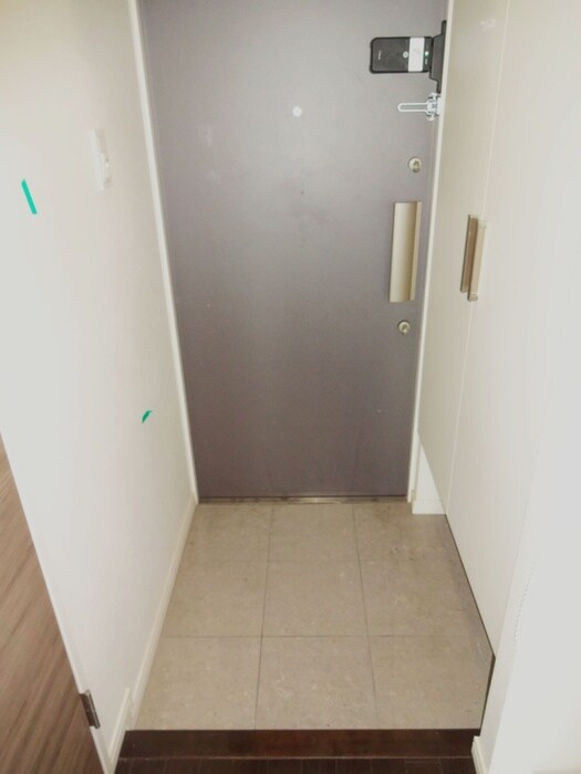 物件内観写真16　(玄関)