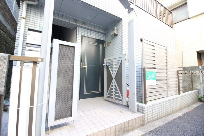 物件外観写真5　(エントランス部分)