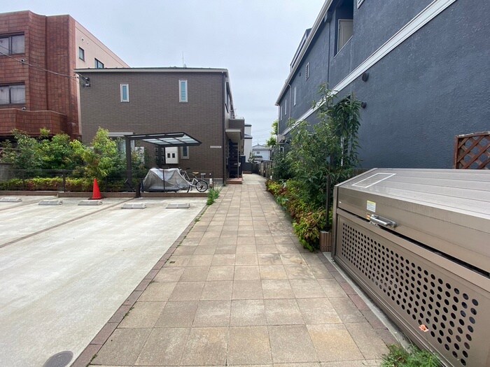 物件外観写真3　(エントランス部分)