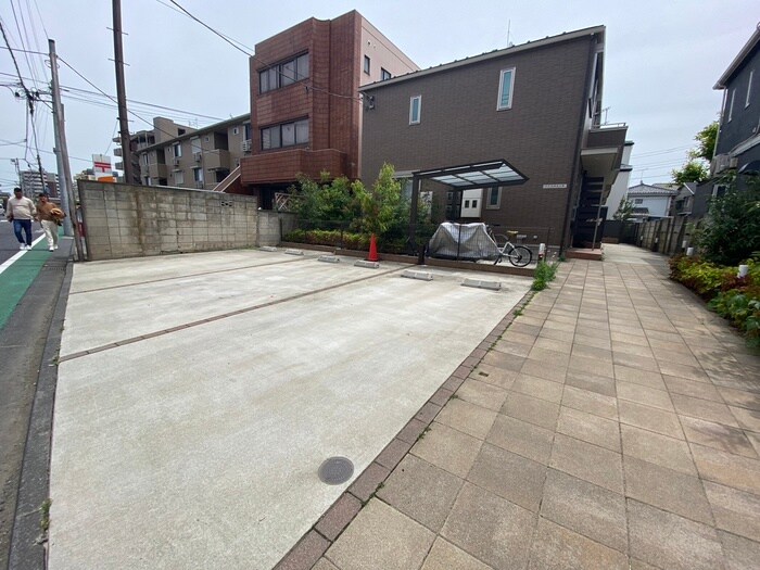 物件外観写真4　(駐車場)