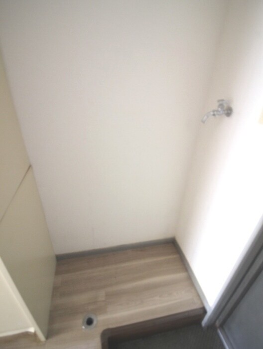 物件内観写真11　(洗濯機置場)