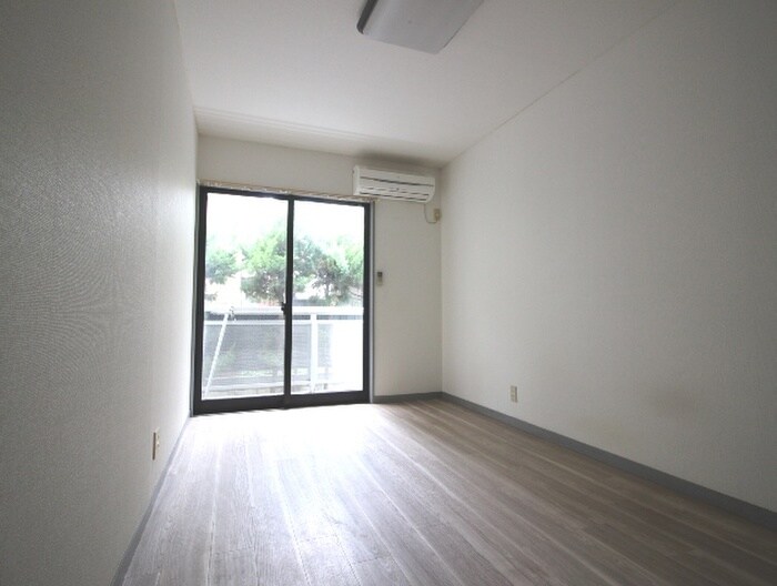 物件内観写真12　(室内からの展望)