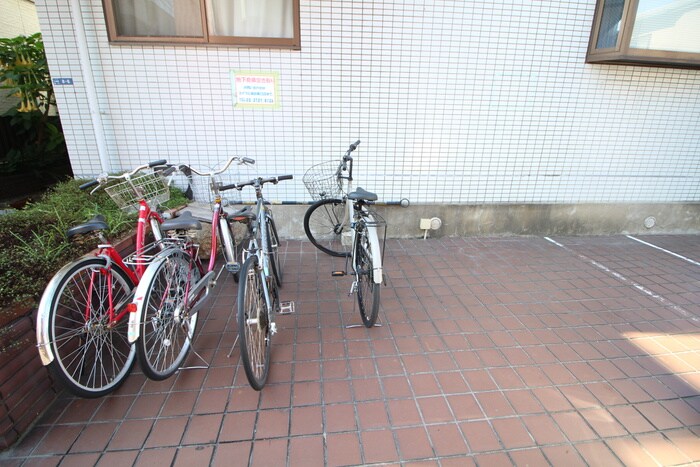 物件外観写真5　(駐輪場)
