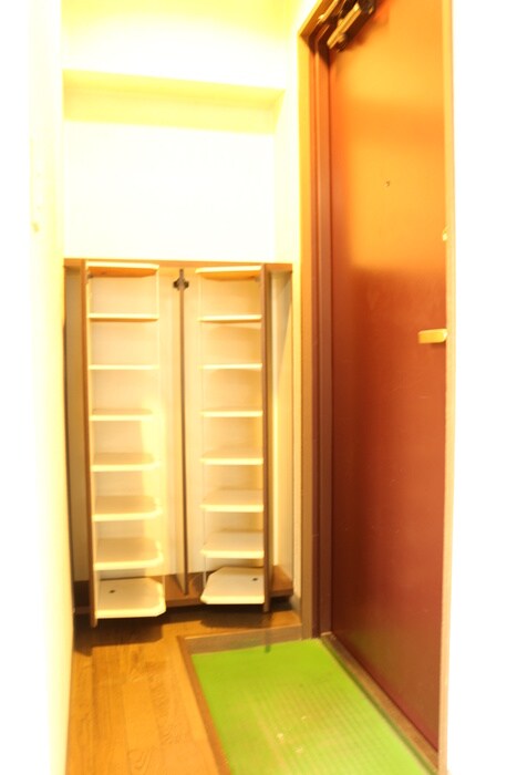 物件内観写真16　(玄関)