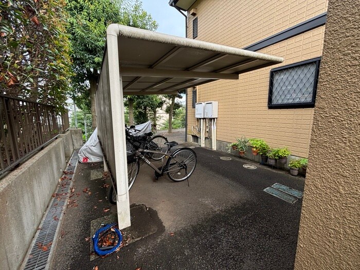 物件外観写真2　(駐輪場)