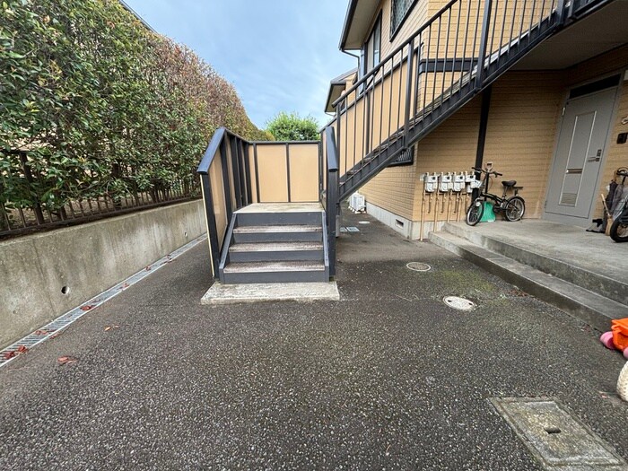 物件外観写真4　(エントランス部分)