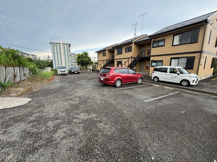 物件外観写真5　(駐車場)