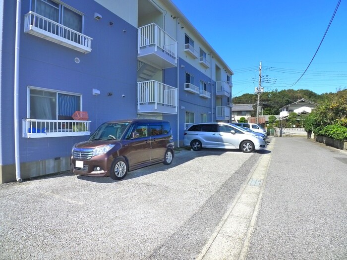 物件外観写真2　(駐車場)