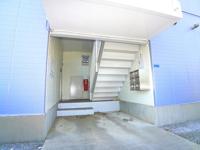 物件外観写真3　(エントランス部分)