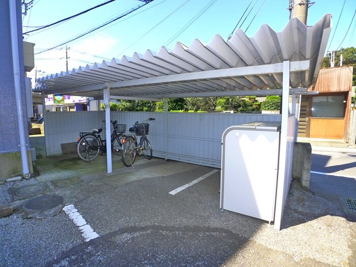 物件外観写真5　(駐輪場)