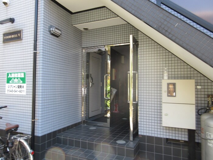 物件外観写真3　(エントランス部分)