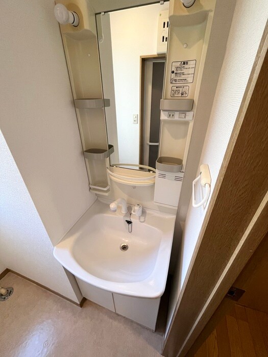 物件内観写真11　(洗面)