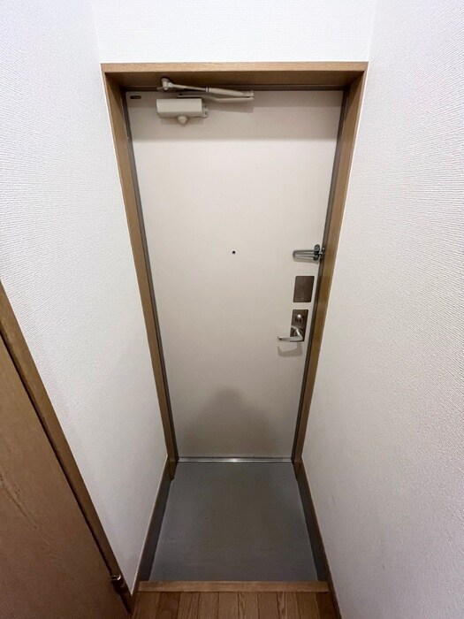 物件内観写真13　(玄関)
