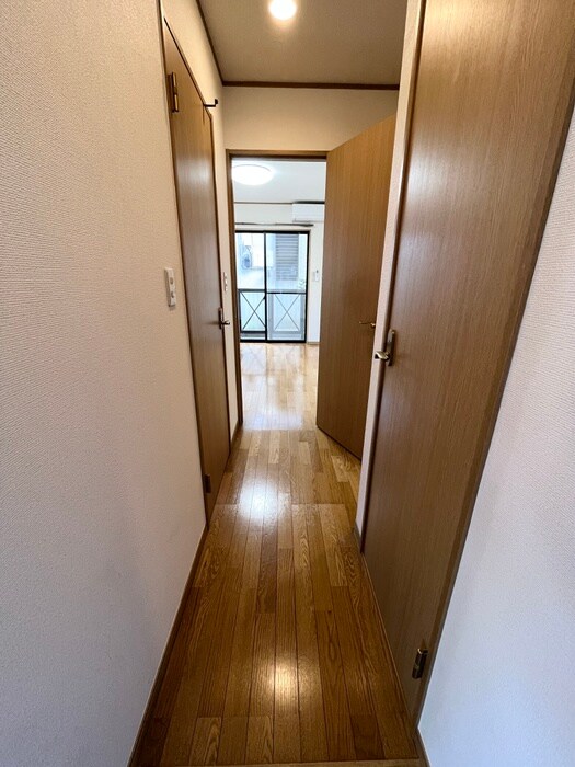 物件内観写真16　(廊下)