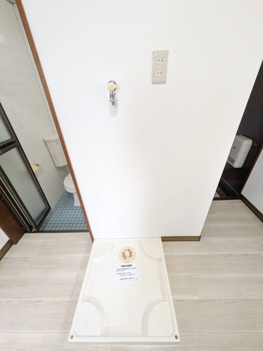 物件内観写真16　(洗濯機置場)