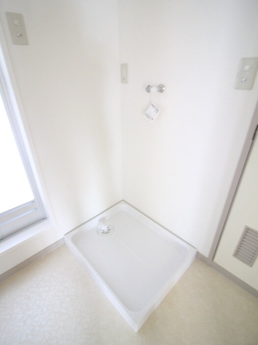 物件内観写真18　(洗濯機置場)