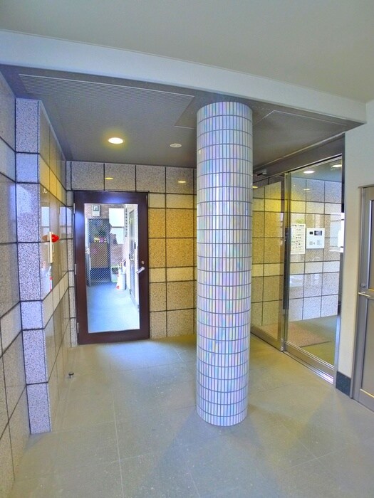 物件外観写真4　(エントランス部分)