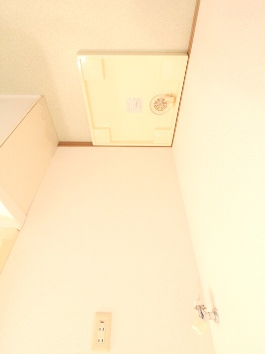 物件内観写真12　(洗濯機置場)