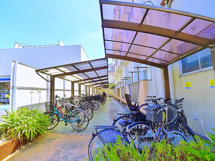 物件外観写真3　(駐輪場)