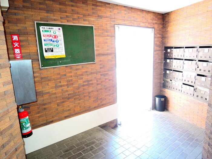 物件外観写真5　(エントランス部分)