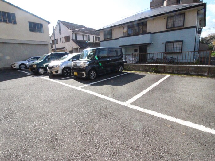 物件外観写真4　(駐車場)
