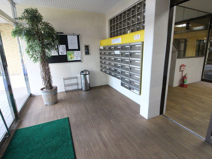 物件外観写真6　(エントランス部分)