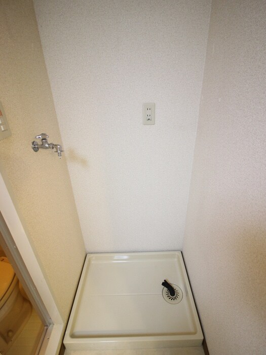 物件内観写真13　(洗濯機置場)