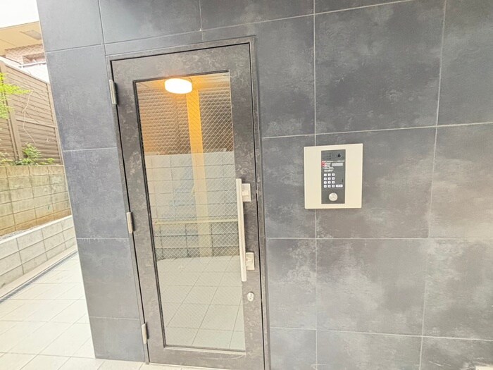 物件外観写真6　(エントランス部分)