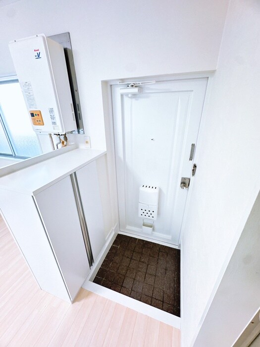 物件内観写真18　(玄関)