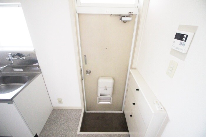 物件内観写真18　(玄関)