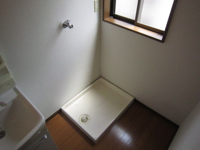 物件内観写真6　(洗濯機置場)