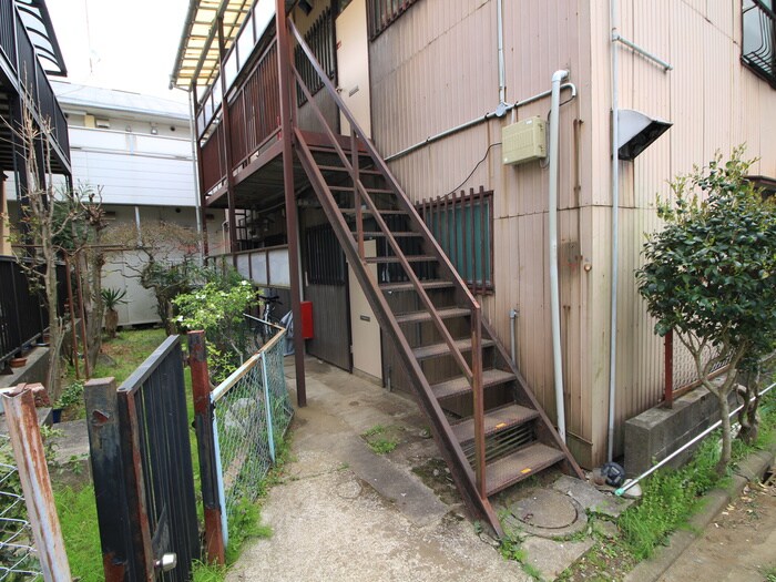 物件外観写真2　(エントランス部分)