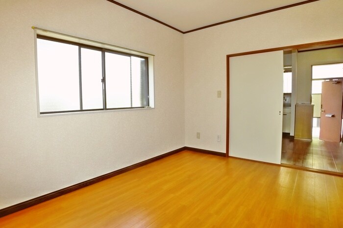 物件内観写真8　(室内からの展望)