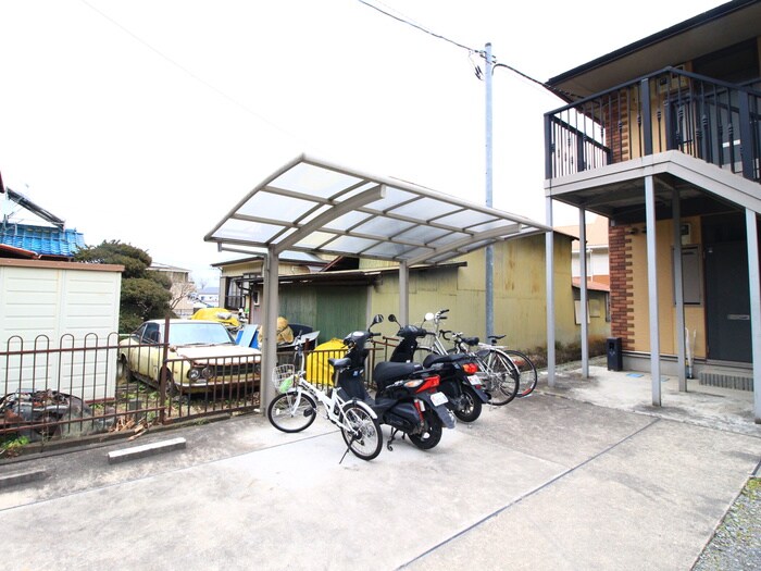 物件外観写真4　(駐輪場)