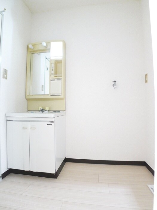 物件内観写真15　(洗濯機置場)