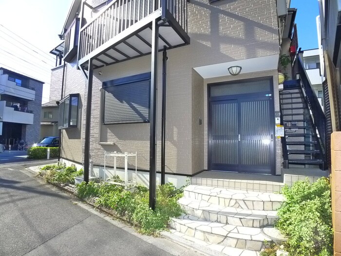 物件外観写真2　(エントランス部分)