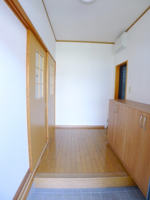 物件内観写真16　(玄関)
