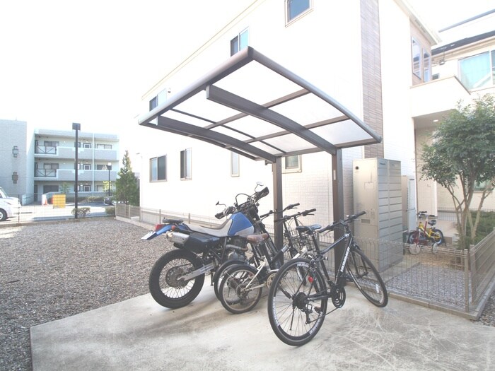 物件外観写真3　(駐輪場)