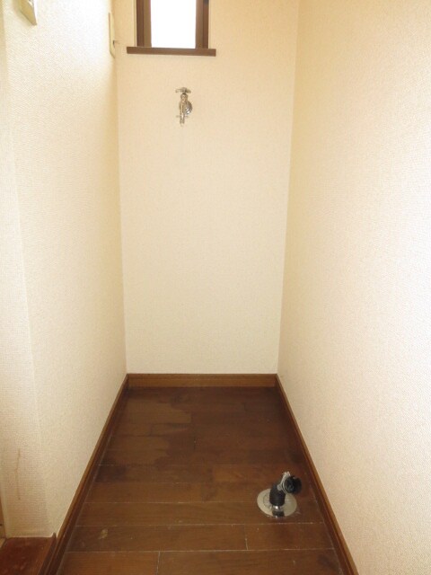 物件内観写真13　(洗濯機置場)