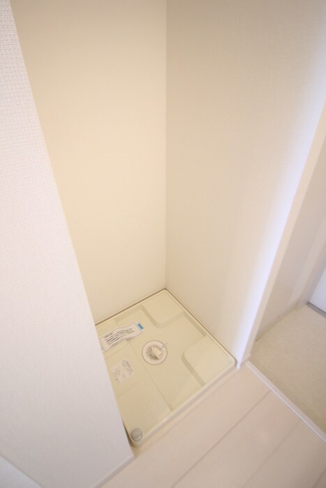 物件内観写真8　(洗濯機置場)