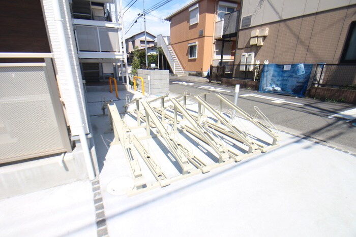 物件外観写真5　(駐輪場)