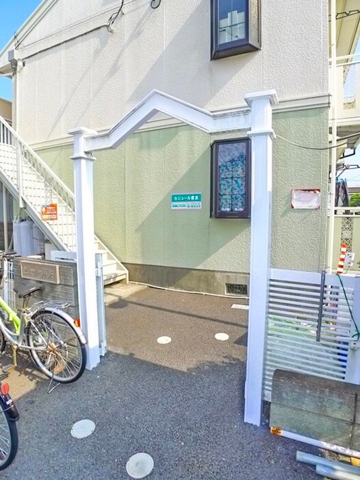 物件外観写真5　(エントランス部分)