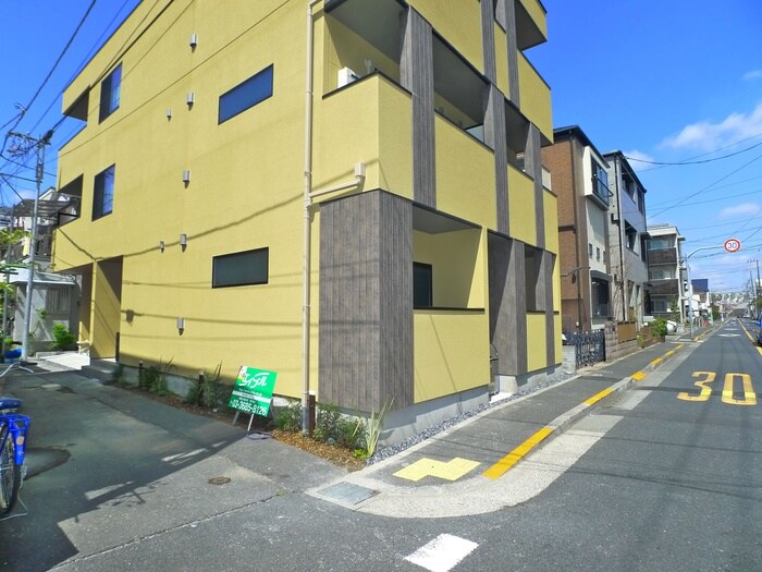 物件外観写真6　(エントランス部分)