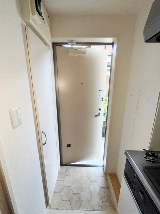 物件内観写真12　(玄関)