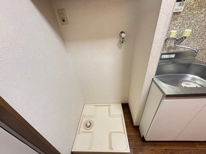 物件内観写真12　(洗濯機置場)